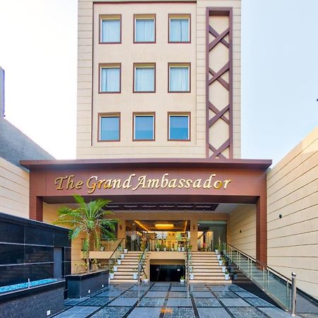 The Grand Ambassador Hotell Phagwāra Eksteriør bilde