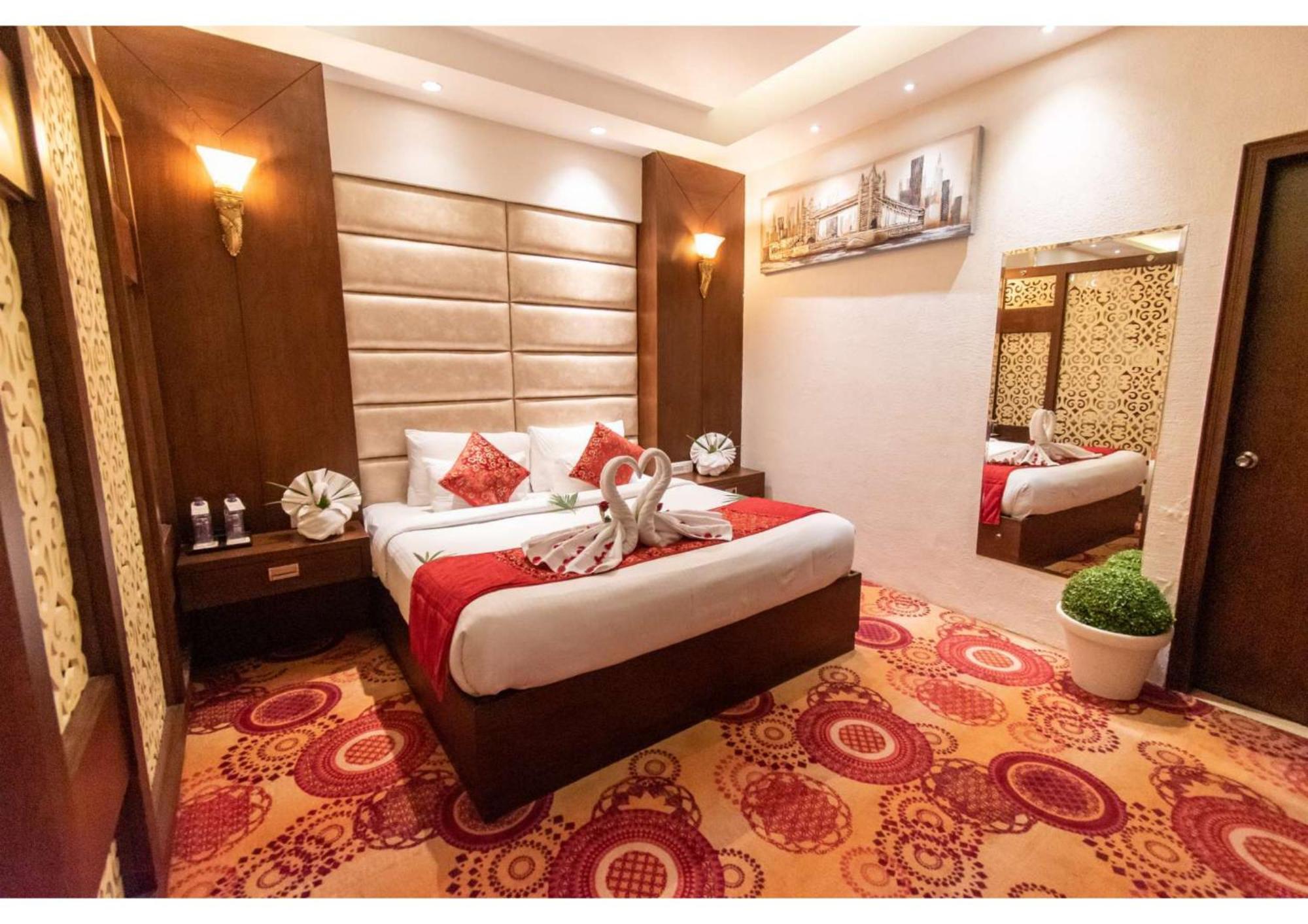 The Grand Ambassador Hotell Phagwāra Eksteriør bilde
