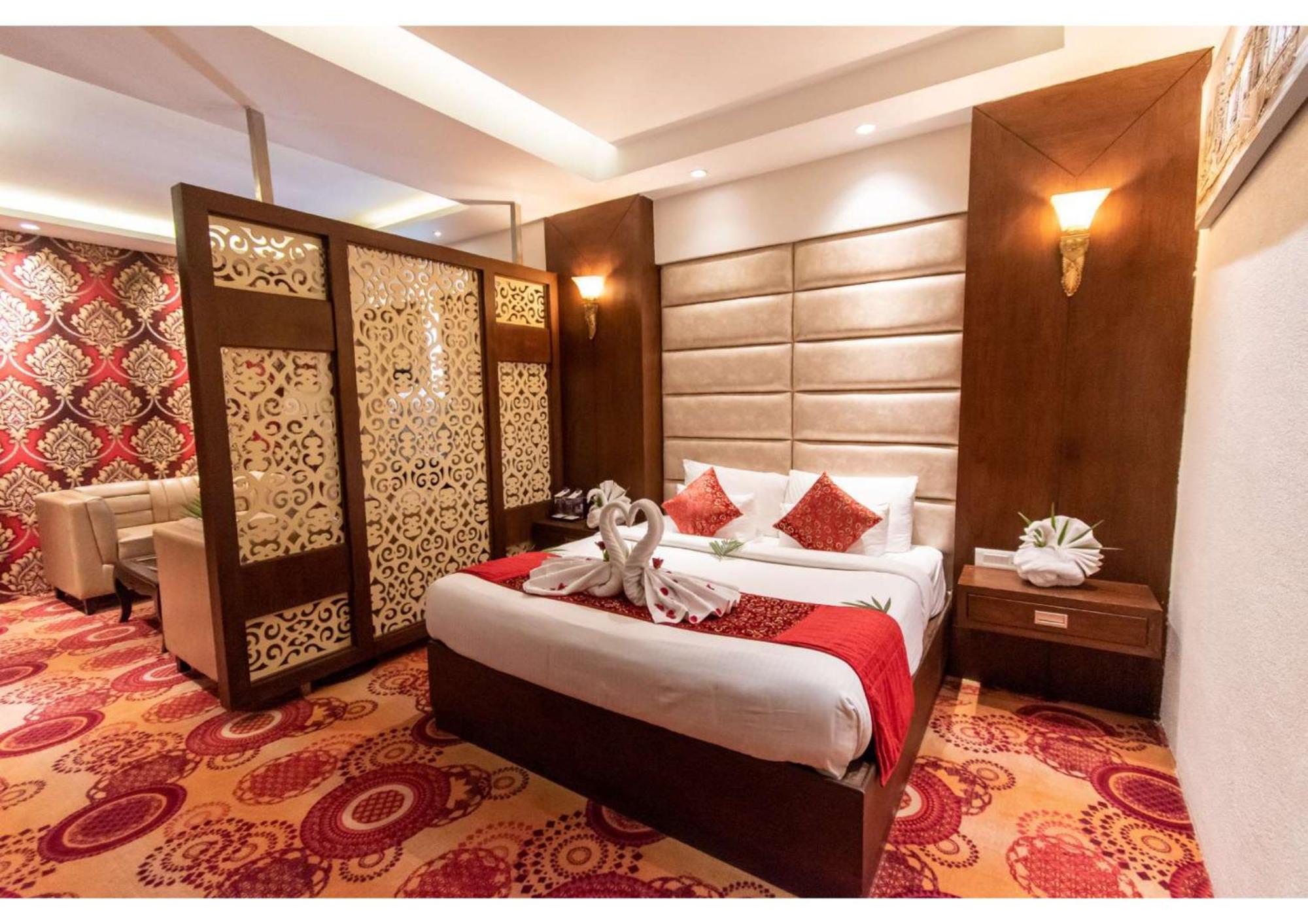The Grand Ambassador Hotell Phagwāra Eksteriør bilde