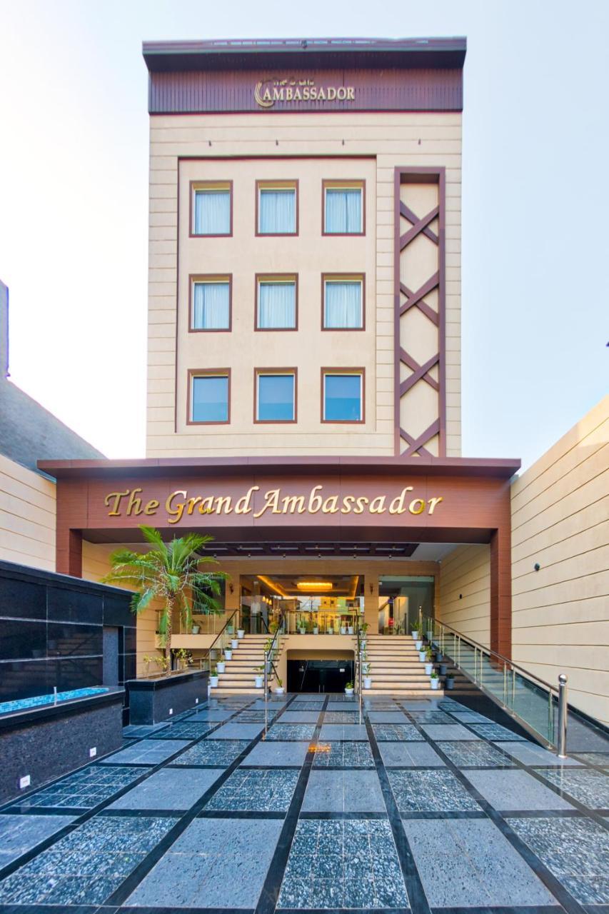 The Grand Ambassador Hotell Phagwāra Eksteriør bilde